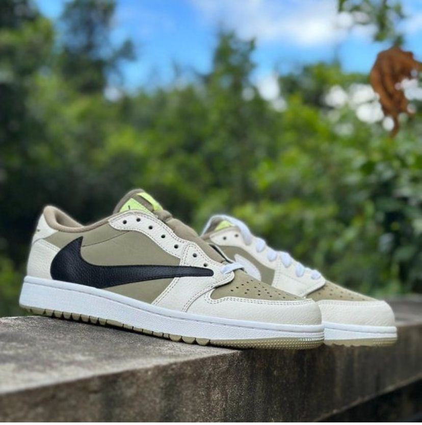 Nike travis